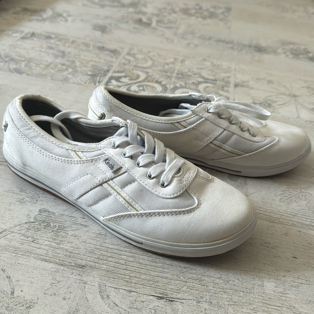 KEDs Women’s white Ortholite shoes
